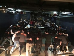 本番前円陣.jpg